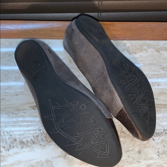 Earthier Size 7.5B EUC Taupe & Brown - Picture 4 of 8